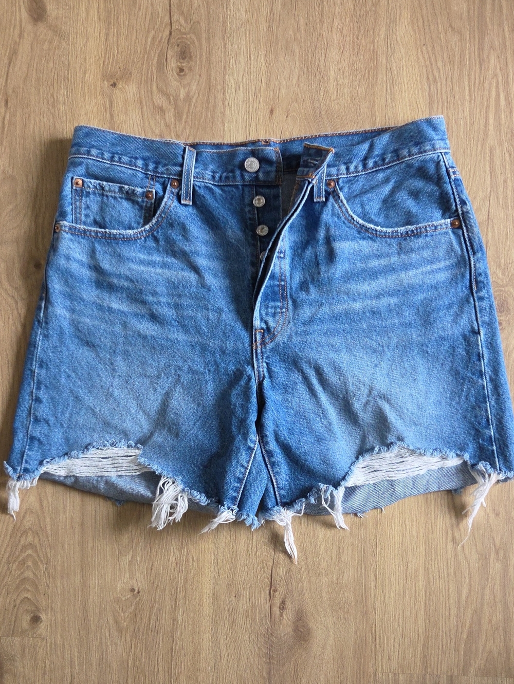 Levi's Women's 501 Mid Thigh Shorts